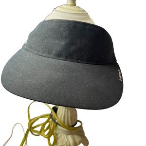 Hing woman’s visor